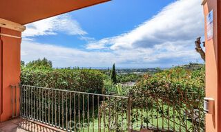 Ruim verhoogd tuinappartement met panoramisch zeezicht te koop in Benahavis - Marbella 780220 
