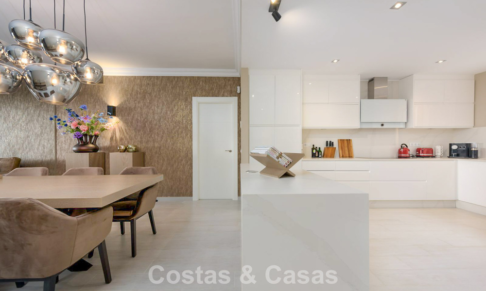 Ruim verhoogd tuinappartement met panoramisch zeezicht te koop in Benahavis - Marbella 780229