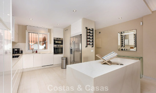 Ruim verhoogd tuinappartement met panoramisch zeezicht te koop in Benahavis - Marbella 780231 