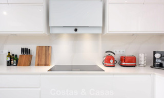 Ruim verhoogd tuinappartement met panoramisch zeezicht te koop in Benahavis - Marbella 780233 