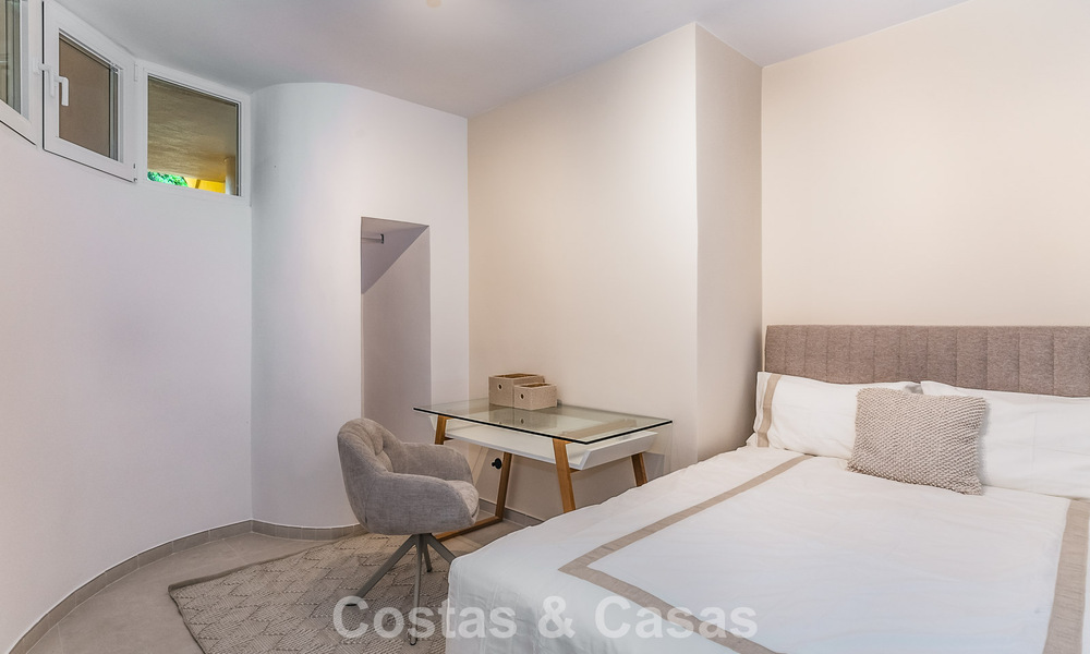 4-slaapkamer luxe appartement te koop in een beveiligd complex direct aan de golfbaan in Nueva Andalucia, Marbella 780345