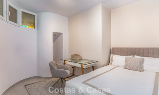 4-slaapkamer luxe appartement te koop in een beveiligd complex direct aan de golfbaan in Nueva Andalucia, Marbella 780345 