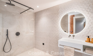 4-slaapkamer luxe appartement te koop in een beveiligd complex direct aan de golfbaan in Nueva Andalucia, Marbella 780346 