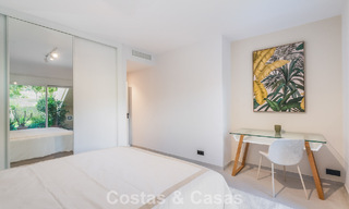 4-slaapkamer luxe appartement te koop in een beveiligd complex direct aan de golfbaan in Nueva Andalucia, Marbella 780350 