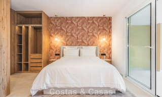 4-slaapkamer luxe appartement te koop in een beveiligd complex direct aan de golfbaan in Nueva Andalucia, Marbella 780354 