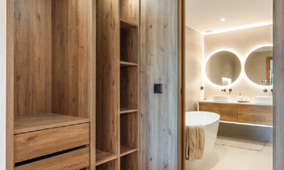 4-slaapkamer luxe appartement te koop in een beveiligd complex direct aan de golfbaan in Nueva Andalucia, Marbella 780355 