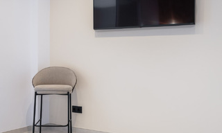 4-slaapkamer luxe appartement te koop in een beveiligd complex direct aan de golfbaan in Nueva Andalucia, Marbella 780356 