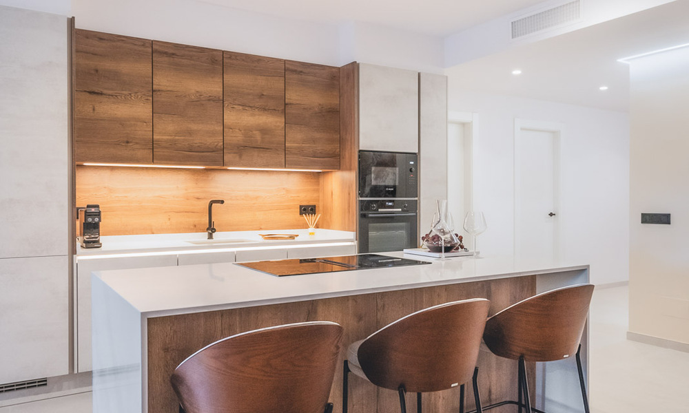 4-slaapkamer luxe appartement te koop in een beveiligd complex direct aan de golfbaan in Nueva Andalucia, Marbella 780363