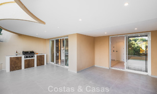 4-slaapkamer luxe appartement te koop in een beveiligd complex direct aan de golfbaan in Nueva Andalucia, Marbella 780364 