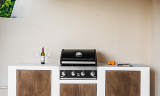 4-slaapkamer luxe appartement te koop in een beveiligd complex direct aan de golfbaan in Nueva Andalucia, Marbella 780365 