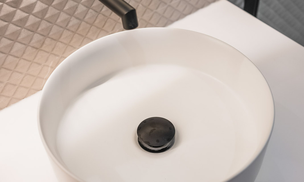 4-slaapkamer luxe appartement te koop in een beveiligd complex direct aan de golfbaan in Nueva Andalucia, Marbella 780371