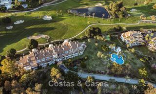4-slaapkamer luxe appartement te koop in een beveiligd complex direct aan de golfbaan in Nueva Andalucia, Marbella 780373 