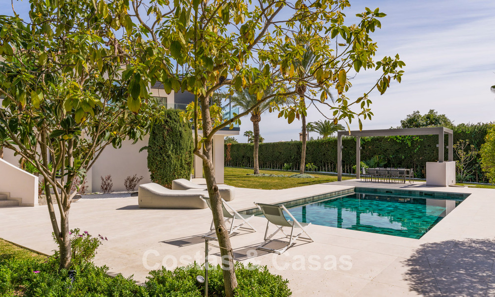 Eigentijdse, mediterrane villa met moderne accenten te koop aan Marbella’s Golden Mile 780398