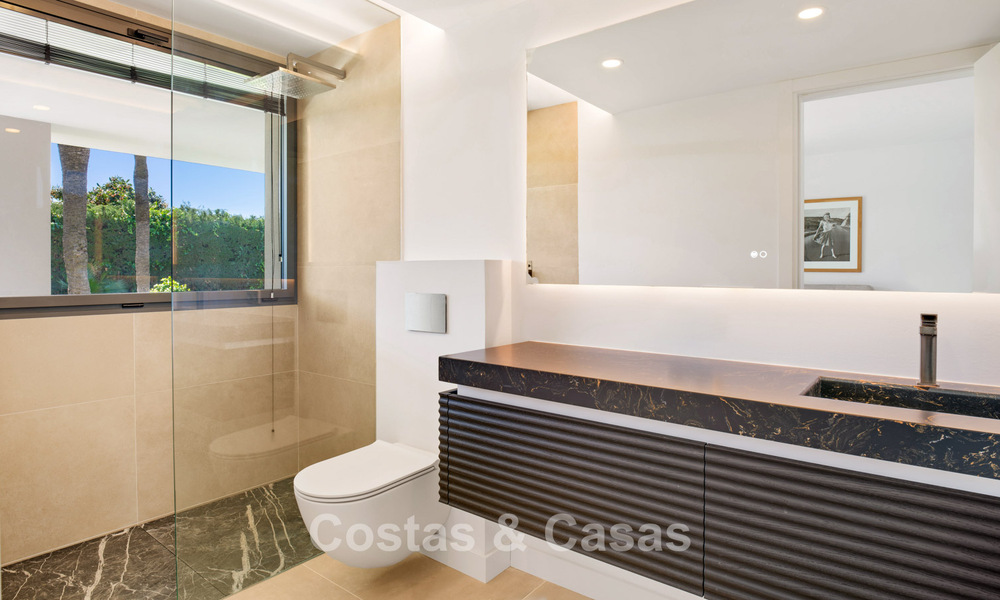 Eigentijdse, mediterrane villa met moderne accenten te koop aan Marbella’s Golden Mile 780423