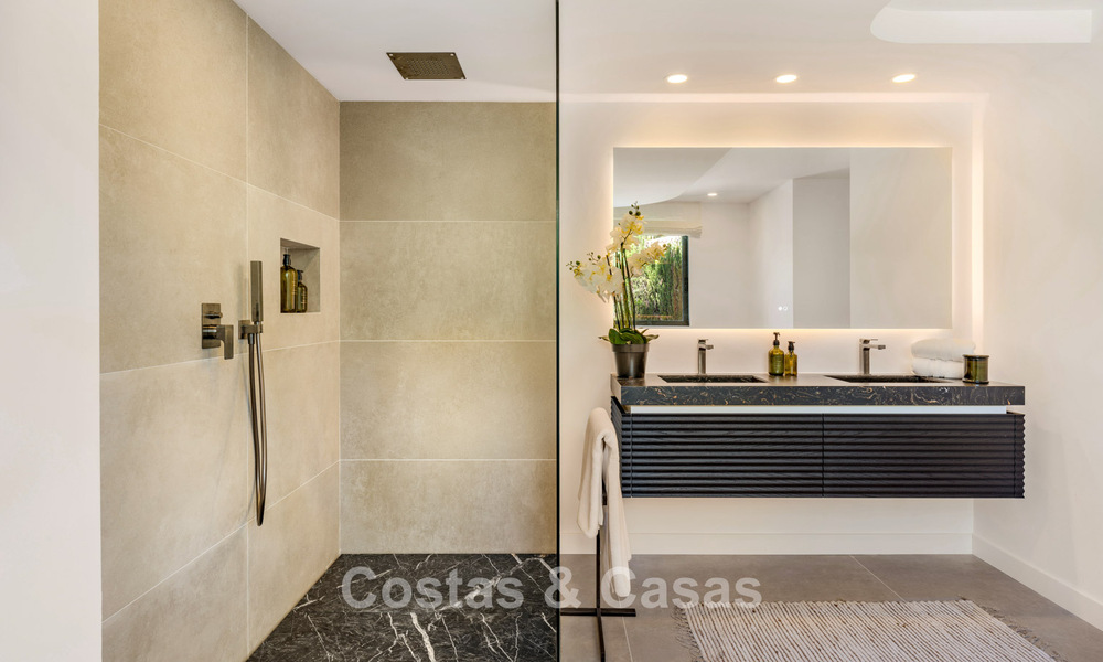 Eigentijdse, mediterrane villa met moderne accenten te koop aan Marbella’s Golden Mile 780427