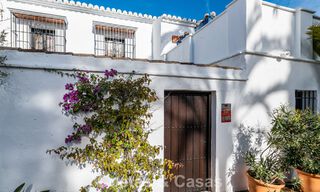 Charmant hoekhuis te koop in een exclusieve urbanisatie op de Golden Mile van Marbella 780469 