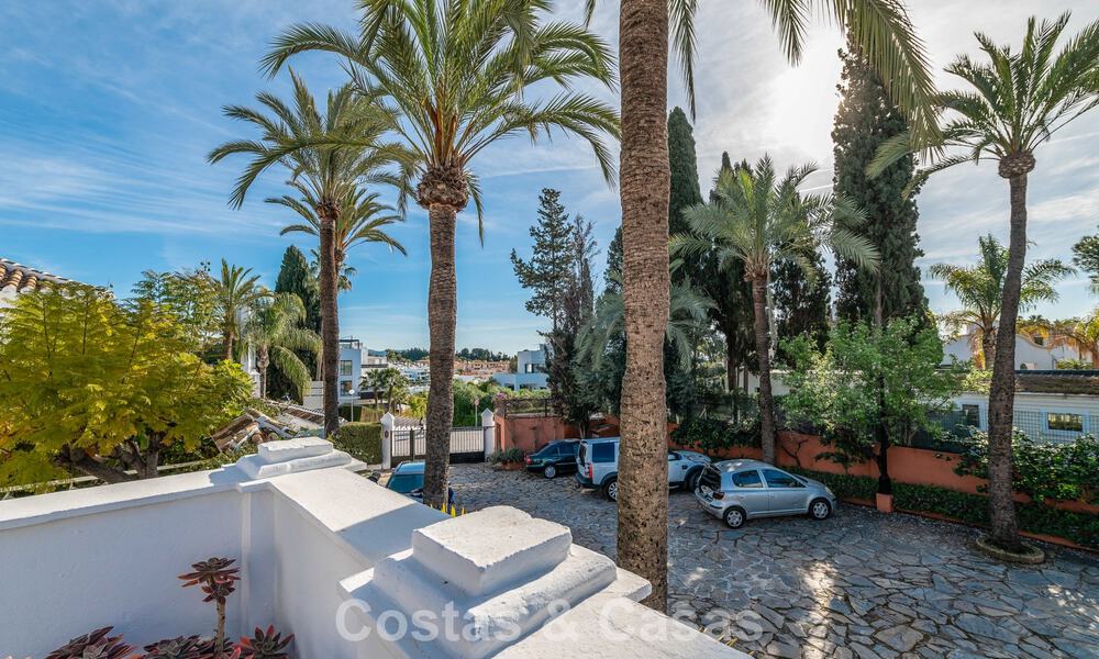 Charmant hoekhuis te koop in een exclusieve urbanisatie op de Golden Mile van Marbella 780474