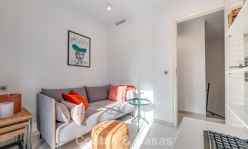 Charmant hoekhuis te koop in een exclusieve urbanisatie op de Golden Mile van Marbella 780477