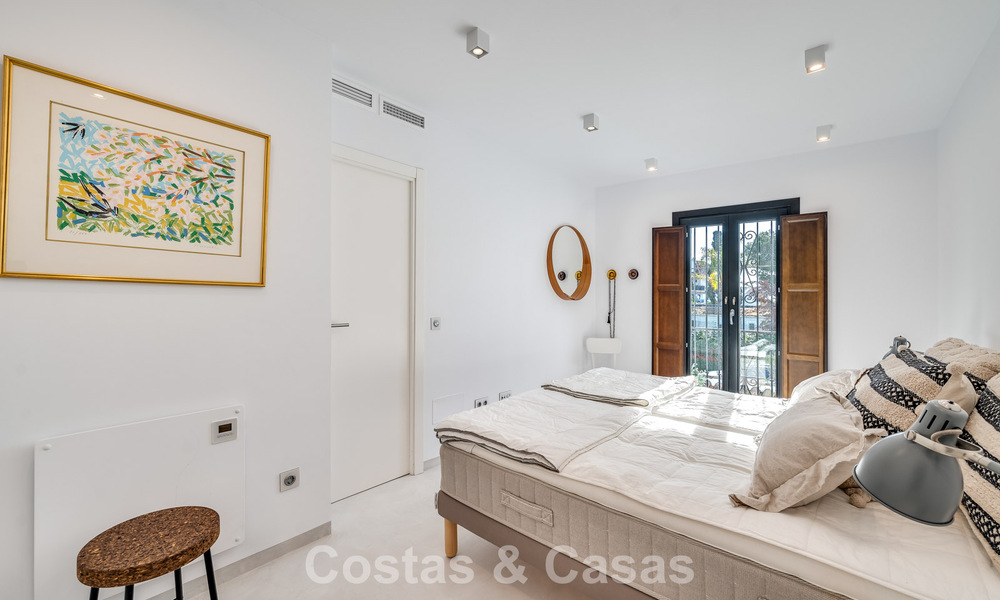 Charmant hoekhuis te koop in een exclusieve urbanisatie op de Golden Mile van Marbella 780481