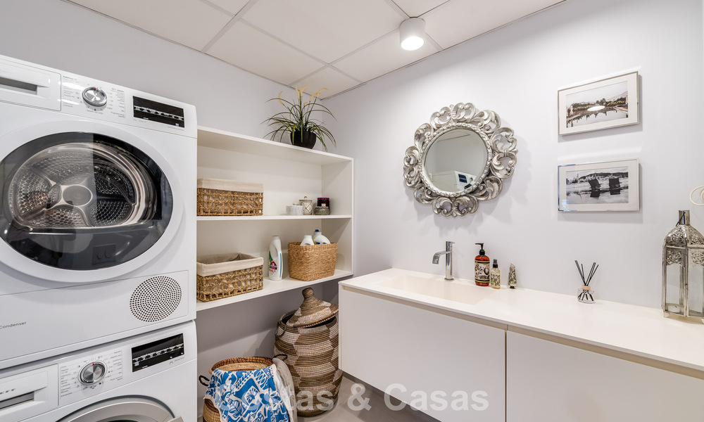 Charmant hoekhuis te koop in een exclusieve urbanisatie op de Golden Mile van Marbella 780483