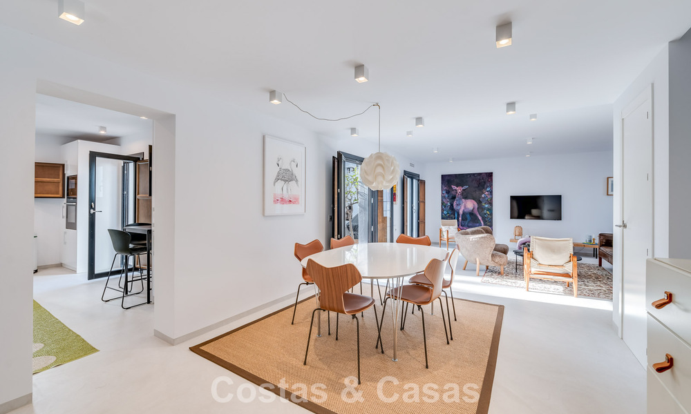 Charmant hoekhuis te koop in een exclusieve urbanisatie op de Golden Mile van Marbella 780485