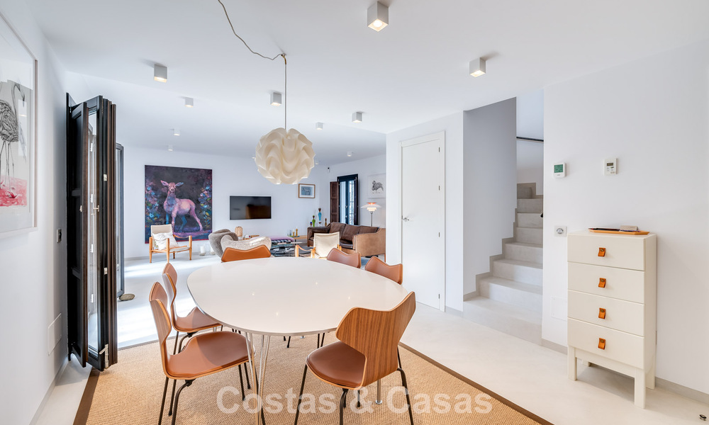 Charmant hoekhuis te koop in een exclusieve urbanisatie op de Golden Mile van Marbella 780486