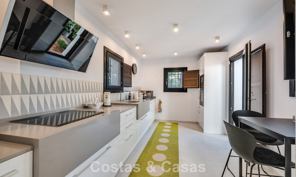 Charmant hoekhuis te koop in een exclusieve urbanisatie op de Golden Mile van Marbella 780491