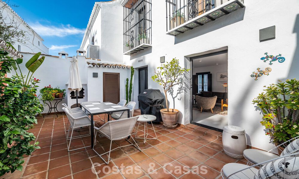 Charmant hoekhuis te koop in een exclusieve urbanisatie op de Golden Mile van Marbella 780494