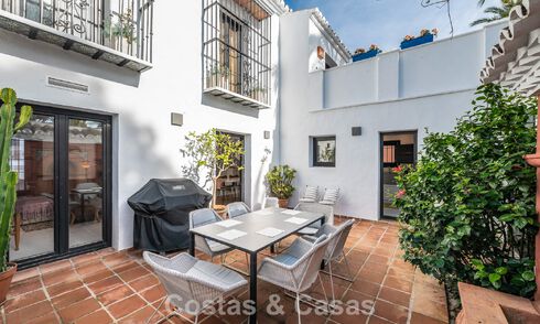 Charmant hoekhuis te koop in een exclusieve urbanisatie op de Golden Mile van Marbella 780496