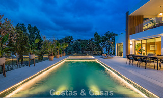 Gloednieuwe, mediterrane luxevilla te koop, dicht bij voorzieningen aan de oostkant van Marbella 780525 