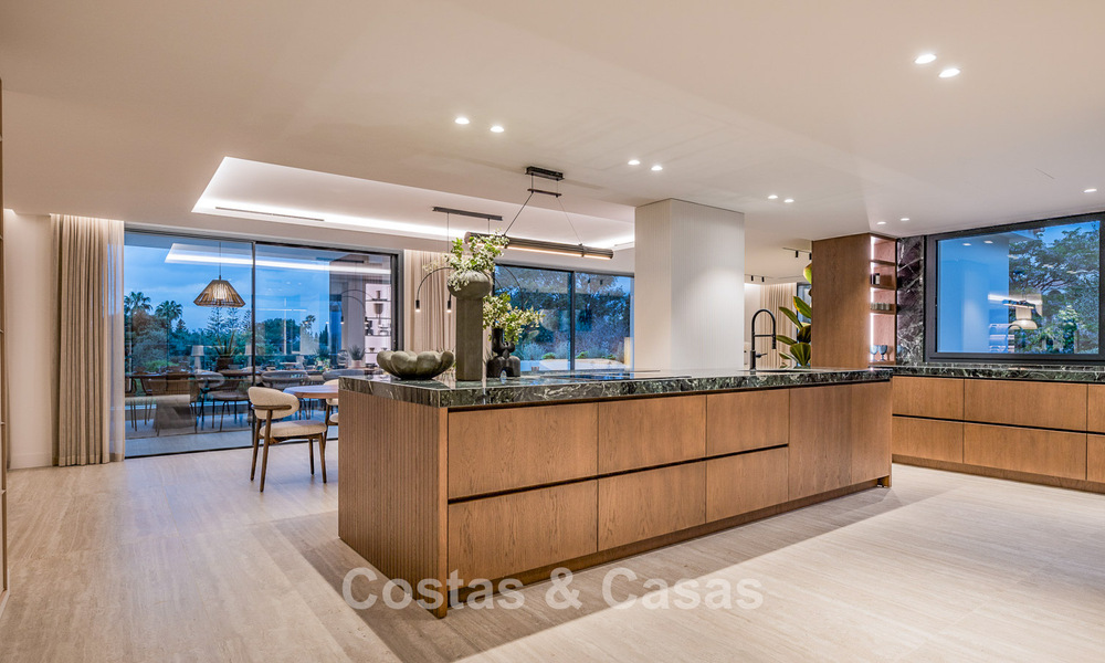 Gloednieuwe, mediterrane luxevilla te koop, dicht bij voorzieningen aan de oostkant van Marbella 780527