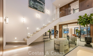 Gloednieuwe, mediterrane luxevilla te koop, dicht bij voorzieningen aan de oostkant van Marbella 780530 