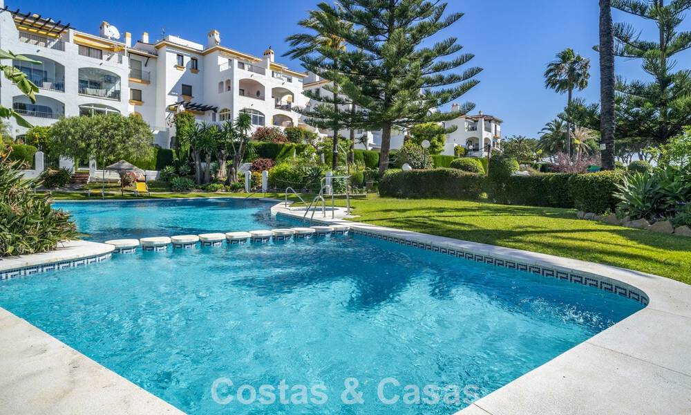 Gerenoveerd 3-slaapkamer tuinappartement op loopafstand van Puerto Banus in Nueva Andalucia, Marbella 780695