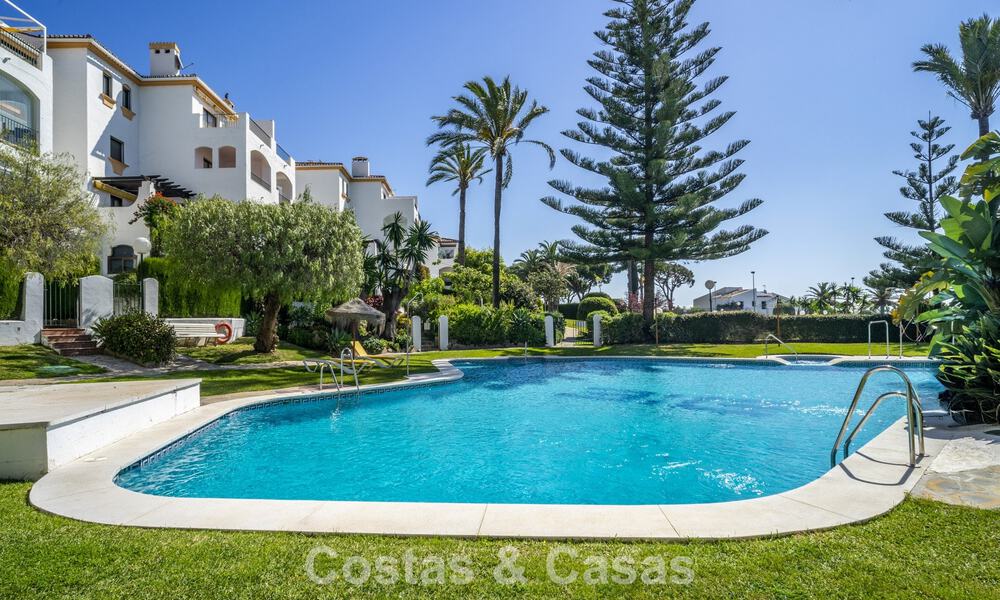 Gerenoveerd 3-slaapkamer tuinappartement op loopafstand van Puerto Banus in Nueva Andalucia, Marbella 780703