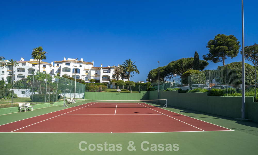 Gerenoveerd 3-slaapkamer tuinappartement op loopafstand van Puerto Banus in Nueva Andalucia, Marbella 780707