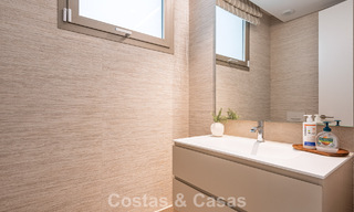 Superieur tuinappartement met panoramisch zeezicht te koop in La Quinta, Marbella - Benahavis 780718 
