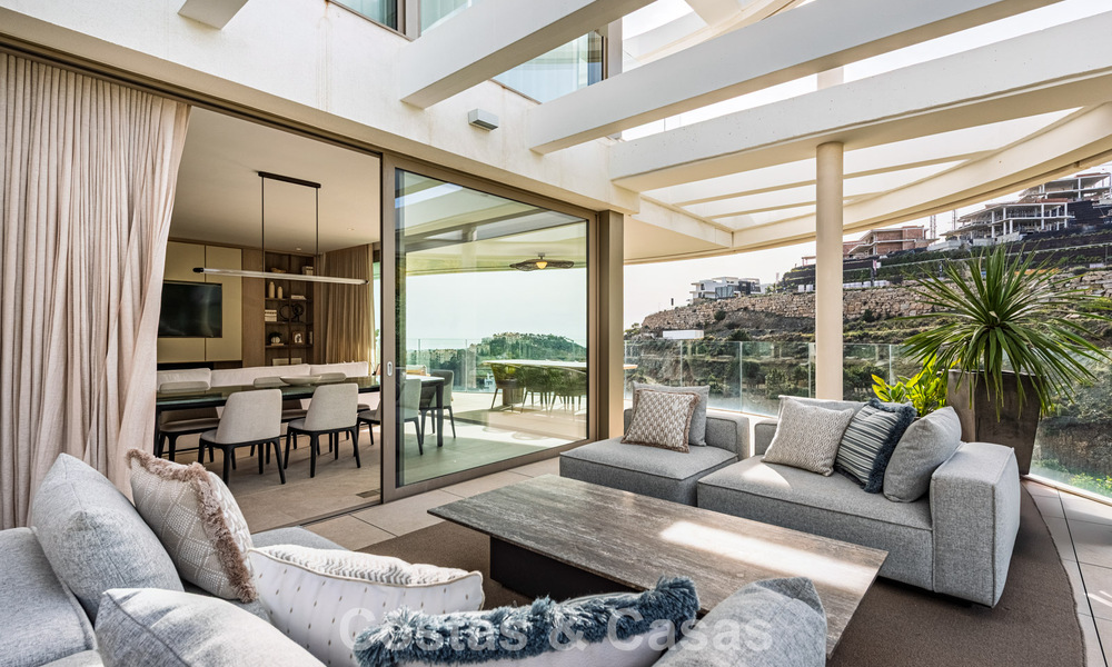 Superieur tuinappartement met panoramisch zeezicht te koop in La Quinta, Marbella - Benahavis 780729