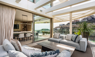 Superieur tuinappartement met panoramisch zeezicht te koop in La Quinta, Marbella - Benahavis 780729 