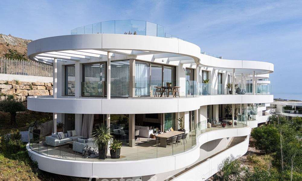 Superieur tuinappartement met panoramisch zeezicht te koop in La Quinta, Marbella - Benahavis 780733