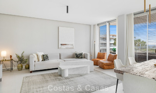 Luxueus, modern appartement met zeezicht te koop direct aan het strand in Estepona, Costa del Sol 780780 