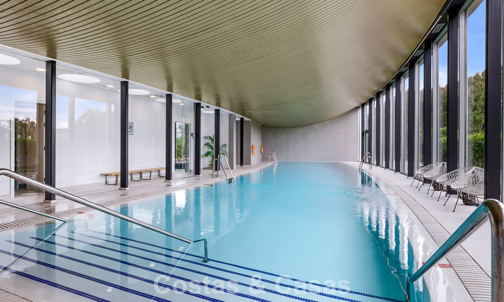 Luxueus, modern appartement met zeezicht te koop direct aan het strand in Estepona, Costa del Sol 780807