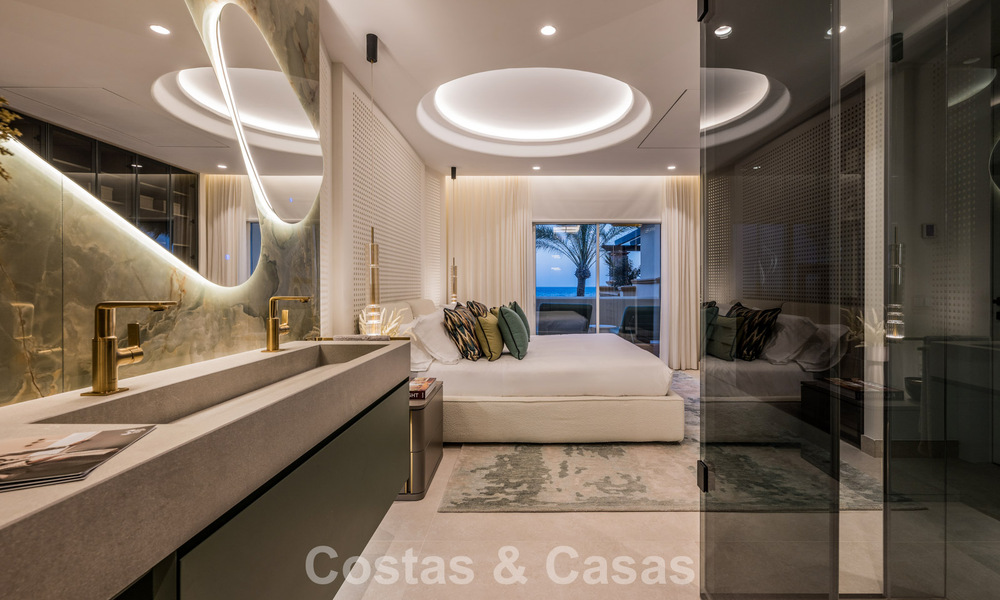 Luxueus 3-slaapkamer eerstelijnsstrand appartement met frontaal zeezicht te koop ten oosten van Marbella centrum 780969