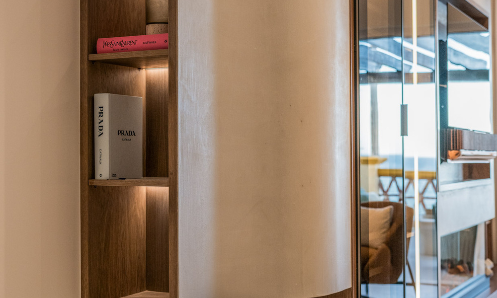 Luxueus 3-slaapkamer eerstelijnsstrand appartement met frontaal zeezicht te koop ten oosten van Marbella centrum 780992