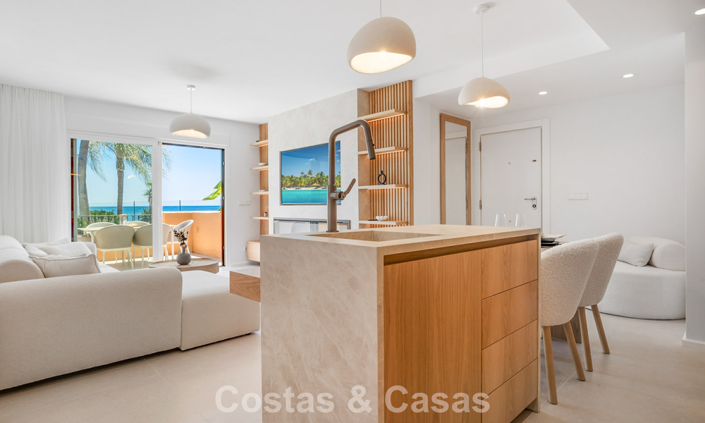 Instapklaar strandappartement met prachtig zeezicht te koop in het westelijke deel van Estepona 781077