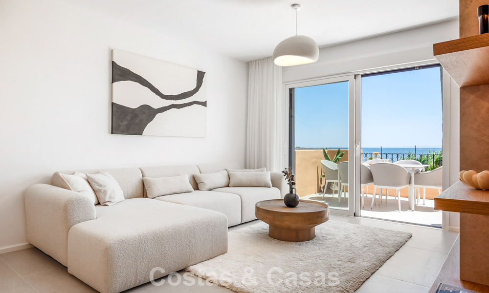 Instapklaar strandappartement met prachtig zeezicht te koop in het westelijke deel van Estepona 781080
