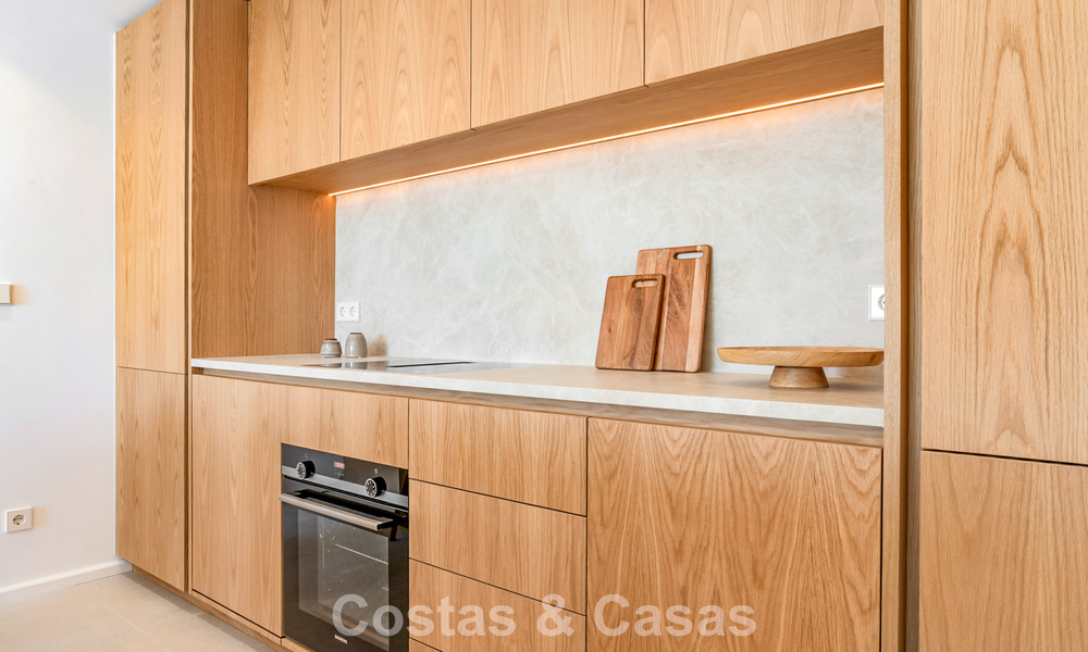 Instapklaar strandappartement met prachtig zeezicht te koop in het westelijke deel van Estepona 781082