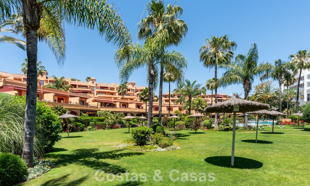 Instapklaar strandappartement met prachtig zeezicht te koop in het westelijke deel van Estepona 781086
