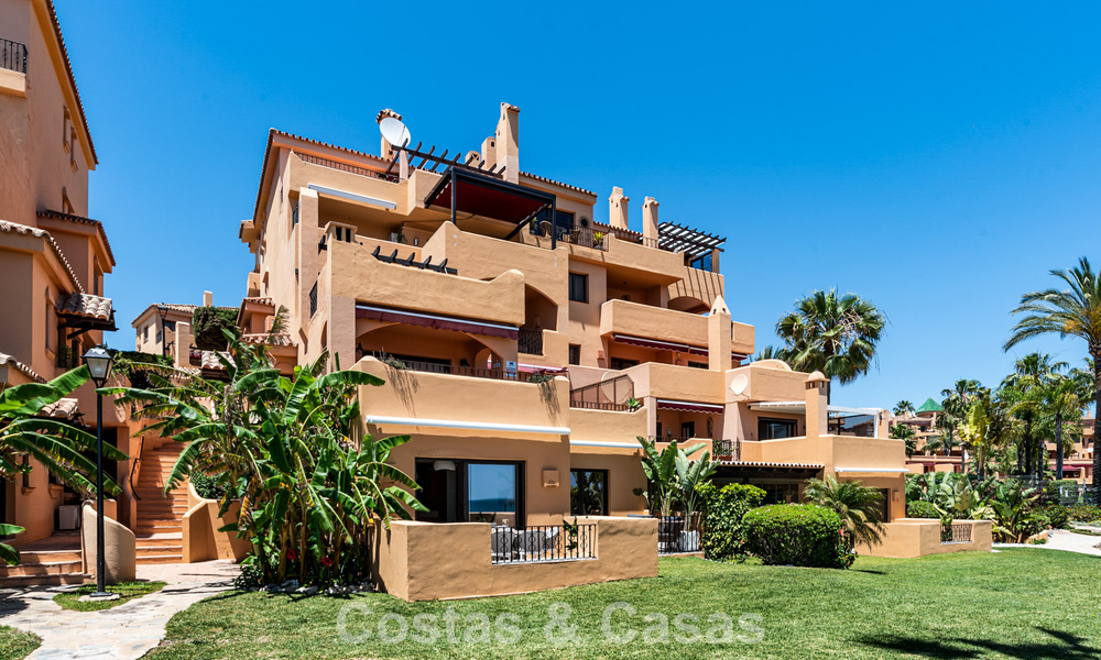 Instapklaar strandappartement met prachtig zeezicht te koop in het westelijke deel van Estepona 781088