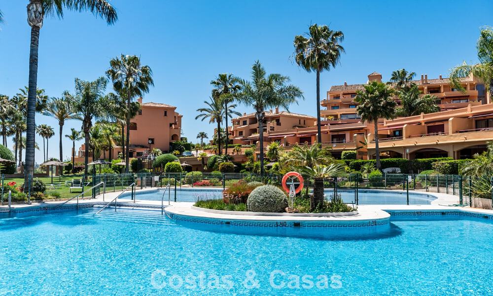Instapklaar strandappartement met prachtig zeezicht te koop in het westelijke deel van Estepona 781091