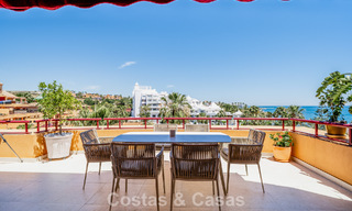 Appartementen met zeezicht te koop in een strandcomplex op wandelafstand van Estepona centrum 805606 